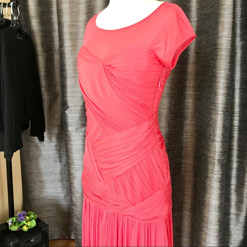 Size 2-4 Coral Gown 👗